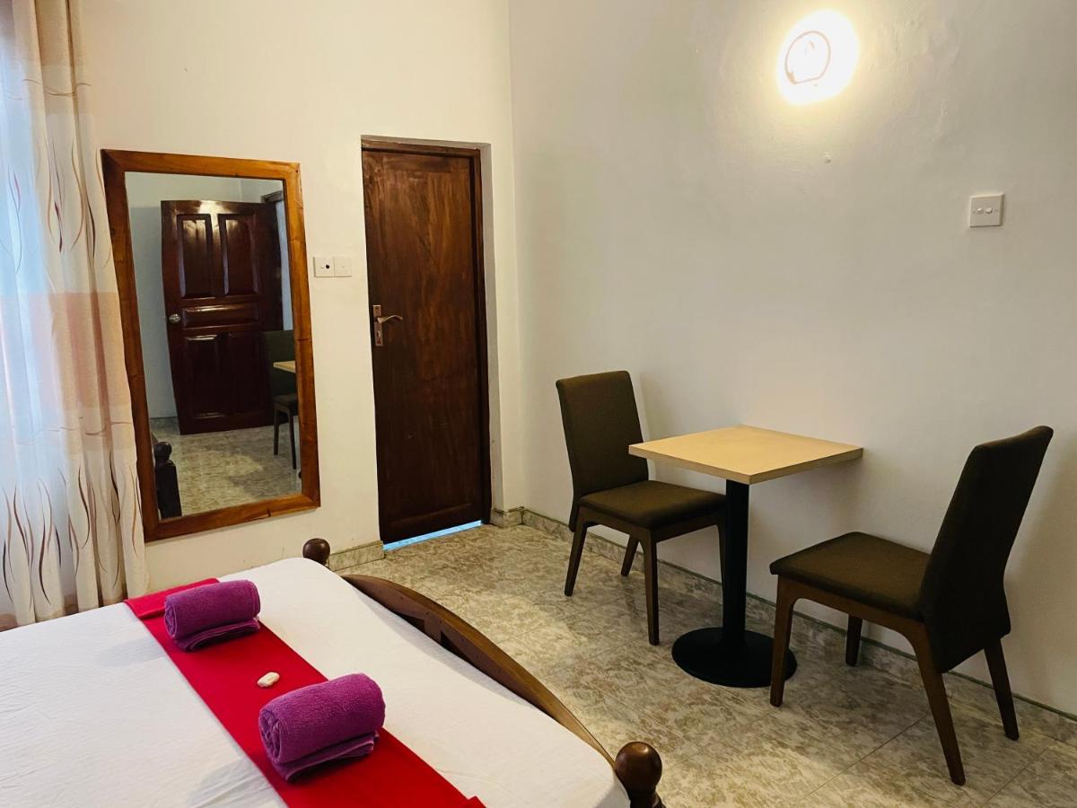 Ivana Homestay كاندي المظهر الخارجي الصورة