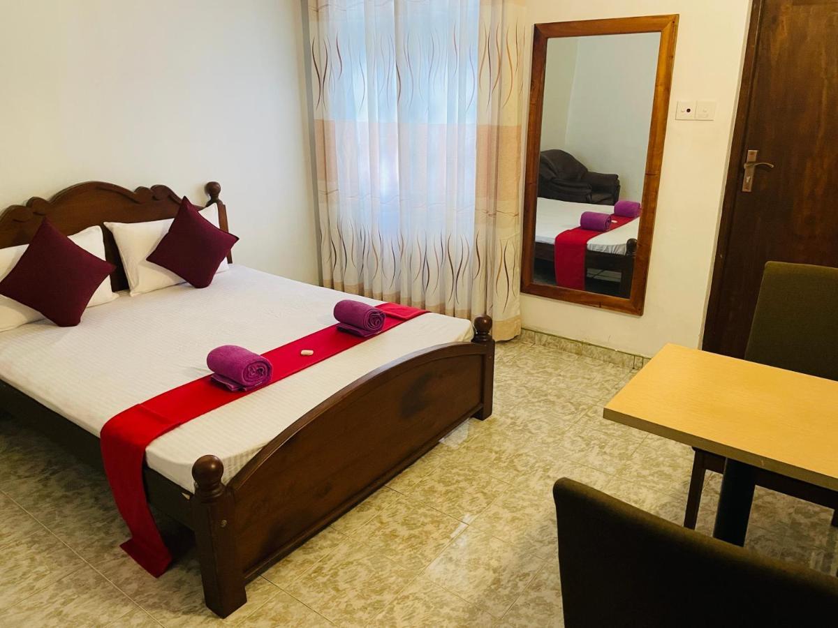 Ivana Homestay كاندي المظهر الخارجي الصورة