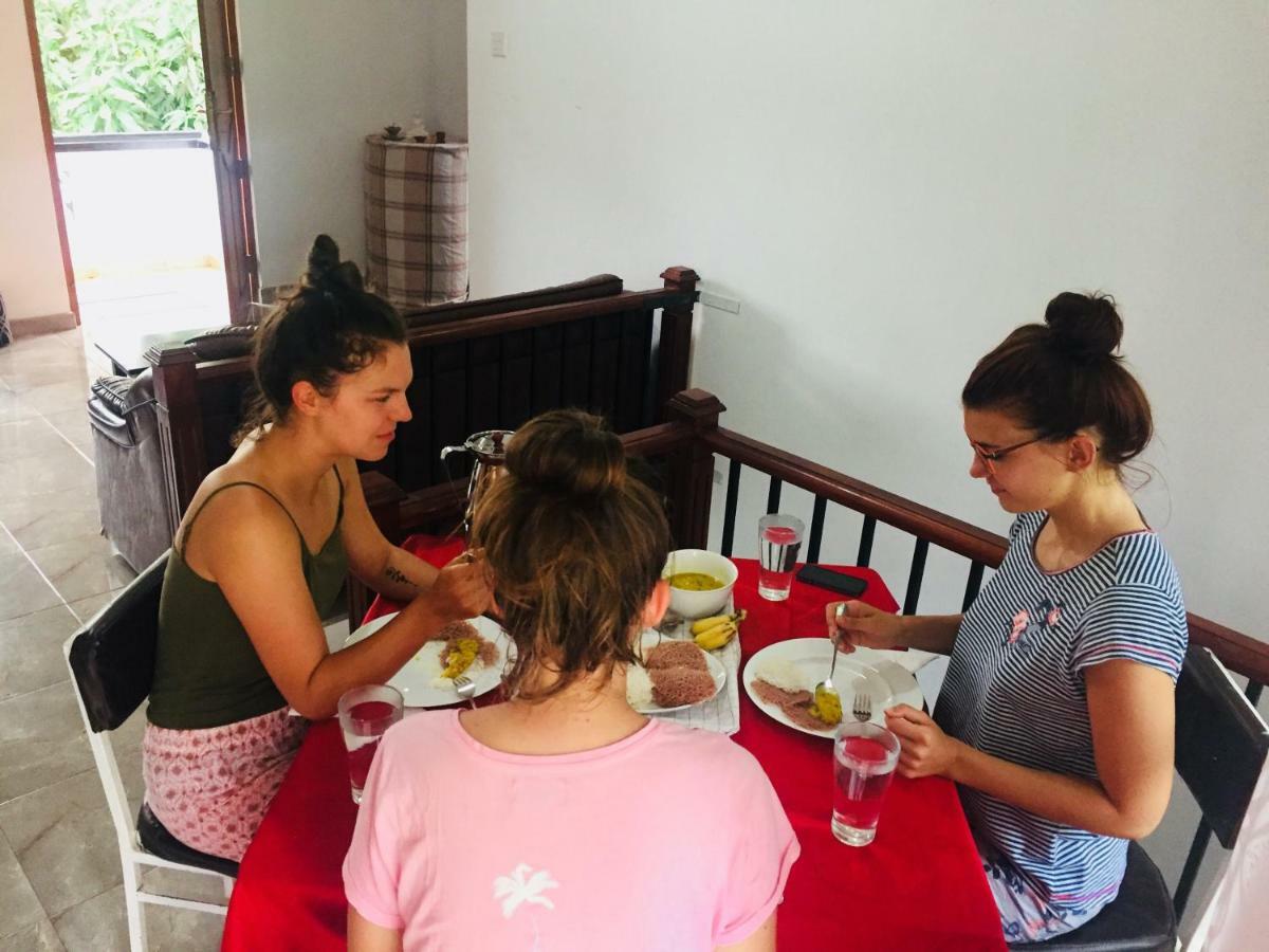 Ivana Homestay كاندي المظهر الخارجي الصورة